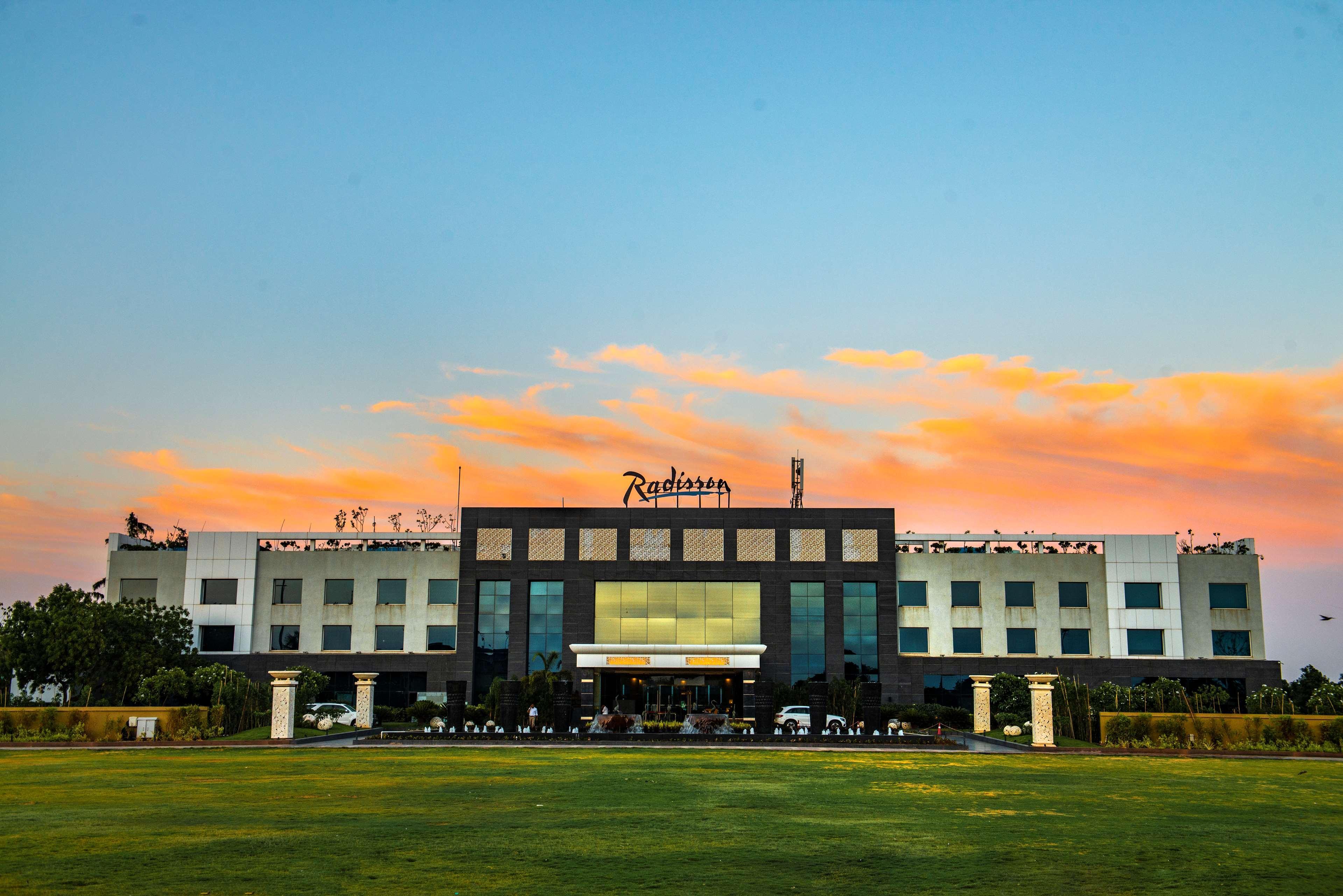 Gāndhīdhām Radisson Resort & Spa Kandla מראה חיצוני תמונה