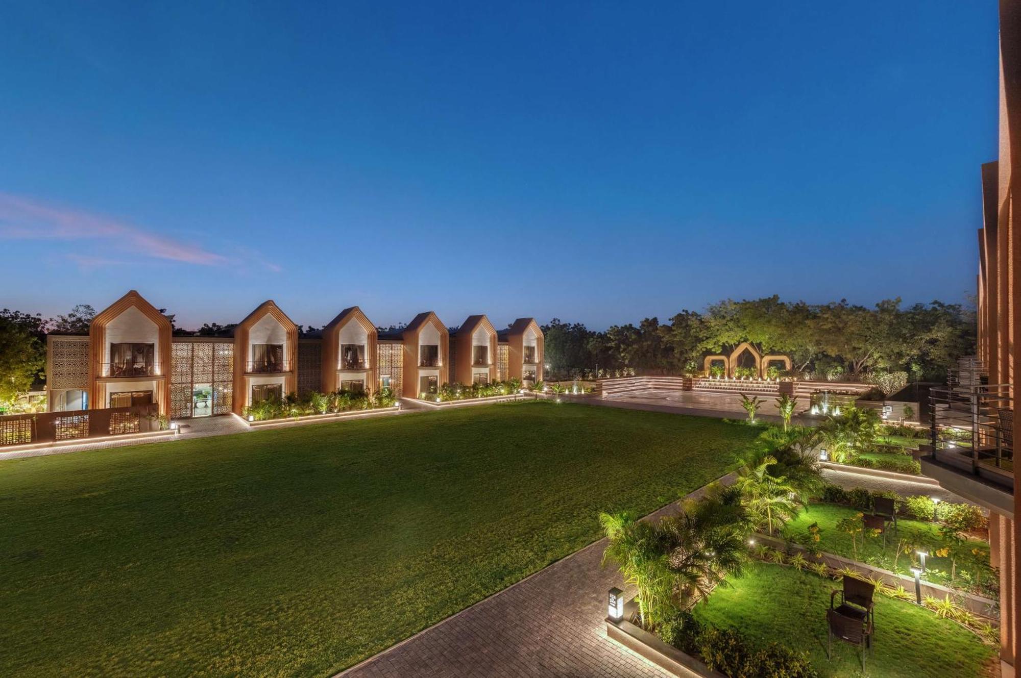 Gāndhīdhām Radisson Resort & Spa Kandla מראה חיצוני תמונה